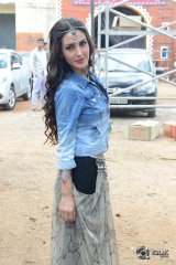  Farah Karimi At Thikka Movie Song Coverage Press Meet